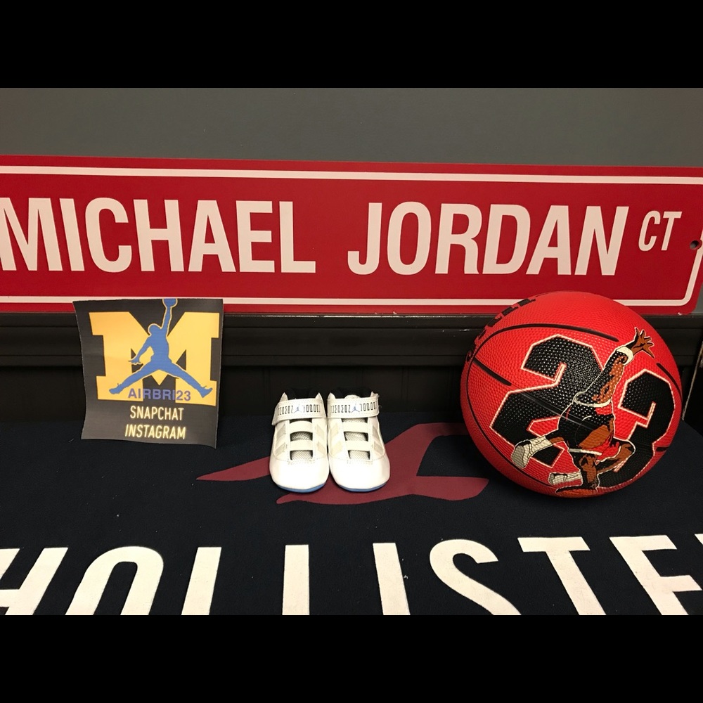 NIKE AIR JORDAN 11 RETRO SIZE 2C 378049-117